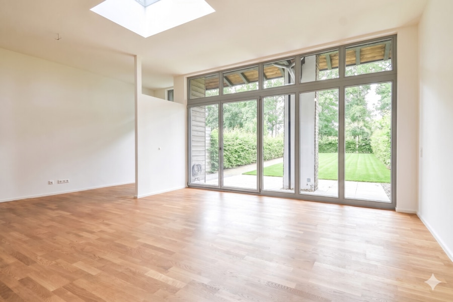 Stilvoll Wohnen im kernsanierten Gutshof nahe Neuss – Maisonettewohnung mit Terrasse und Garten. - Foto 2