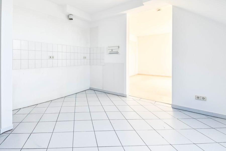 Charmante Dachgeschosswohnung mit 63m² und Tiefgaragenstellplatz. - Photo 3