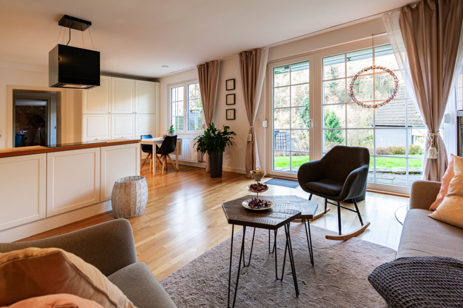 EG Blick Küche - Ein Zuhause mit Charakter und Perspektive – charmantes Einfamilienhaus mit großem Grundstück und Potenzial zur Entfaltung