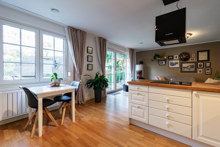 EG Küche - Ein Zuhause mit Charakter und Perspektive – charmantes Einfamilienhaus mit großem Grundstück und Potenzial zur Entfaltung