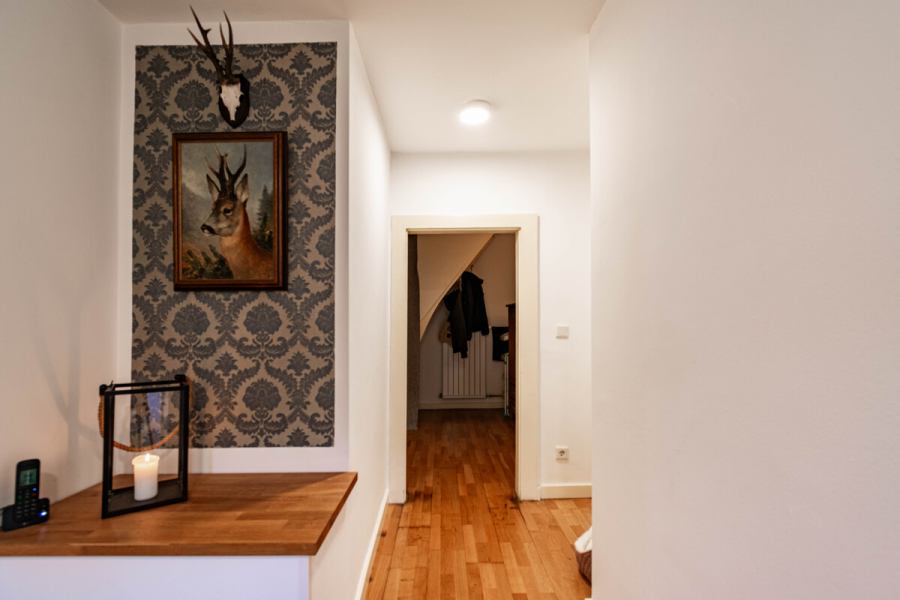 EG Diele - Ein Zuhause mit Charakter und Perspektive – charmantes Einfamilienhaus mit großem Grundstück und Potenzial zur Entfaltung