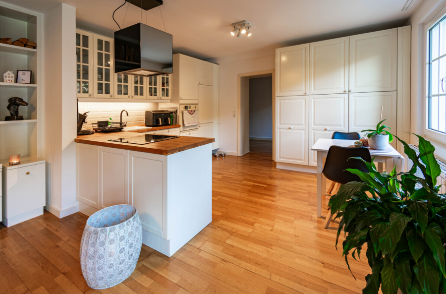 EG Küche - Ein Zuhause mit Charakter und Perspektive – charmantes Einfamilienhaus mit großem Grundstück und Potenzial zur Entfaltung