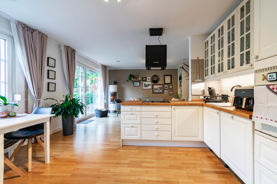 EG Kochen/Wohnen - Ein Zuhause mit Charakter und Perspektive – charmantes Einfamilienhaus mit großem Grundstück und Potenzial zur Entfaltung