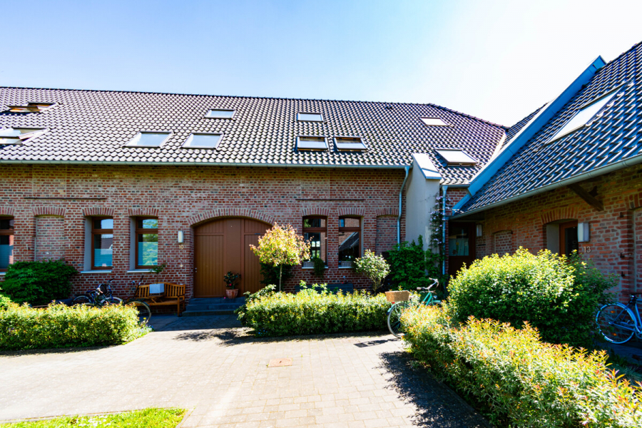 Blick Eingang - Exklusives Wohnen in historischem, denkmalgeschütztem Vierkanthof. Stilvolle Maisonettewohnung.