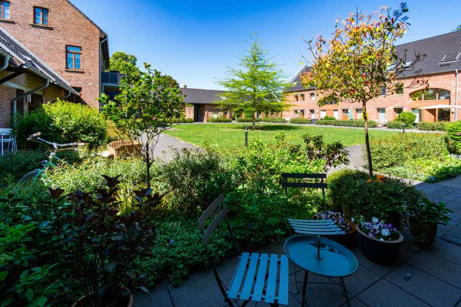 Ausblick Terrasse Vorderseite - Exklusives Wohnen in historischem, denkmalgeschütztem Vierkanthof. Stilvolle Maisonettewohnung.