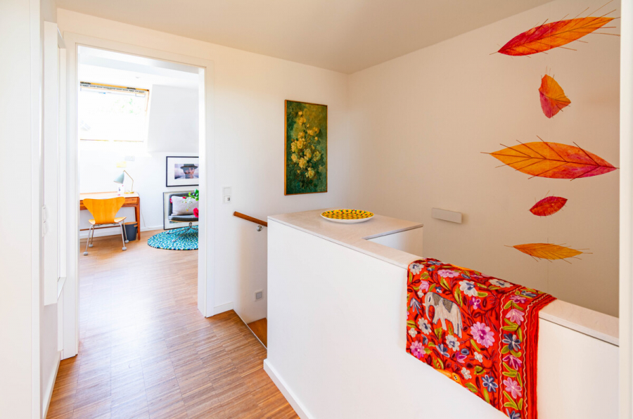 OG Diele - Exklusives Wohnen in historischem, denkmalgeschütztem Vierkanthof. Stilvolle Maisonettewohnung.