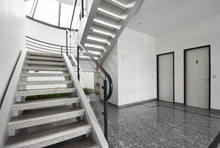 Aufgang zum 1. OG - Zwei komplette Büroetagen mit 1.032m² perfekt angebunden in Ratingen für Ihre erfolgreiche Zukunft.
