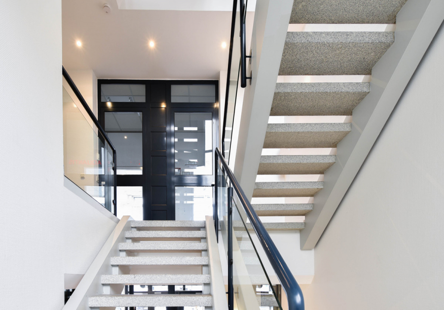 Eingang 2. OG - Zwei komplette Büroetagen mit 1.032m² perfekt angebunden in Ratingen für Ihre erfolgreiche Zukunft.