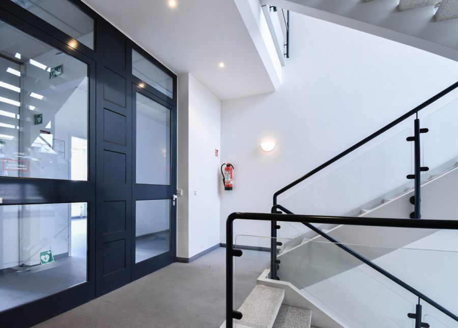 Eingang 1. OG - Zwei komplette Büroetagen mit 1.032m² perfekt angebunden in Ratingen für Ihre erfolgreiche Zukunft.