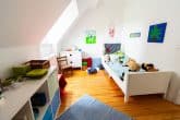Direkt einziehen: Großzügiges Einfamilienhaus mit tollem Blick. - Kinderzimmer Dachgeschoss