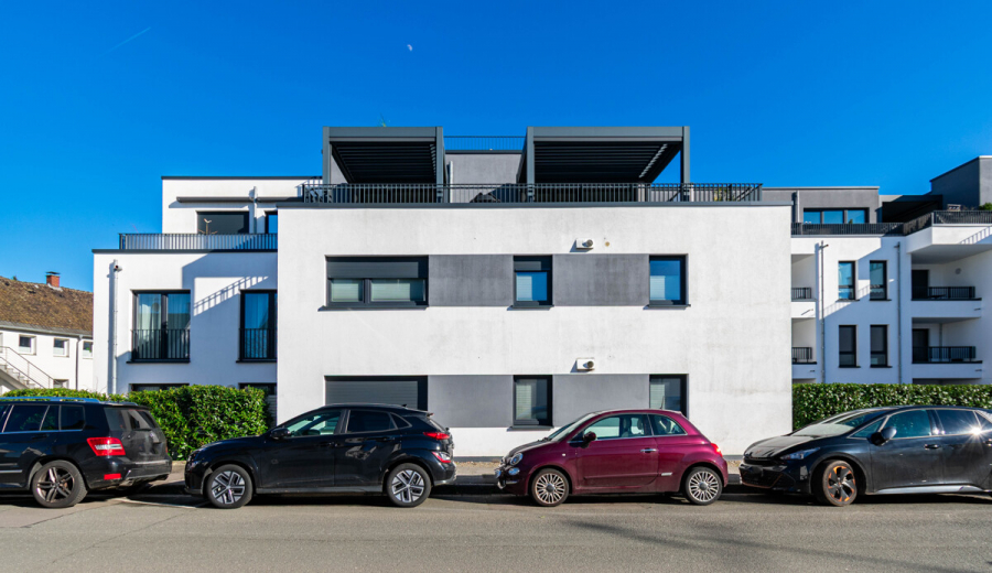 Frontansicht - Penthouse mit Dachterrasse, Aufzug direkt in die Etage und hochwertiger Ausstattung