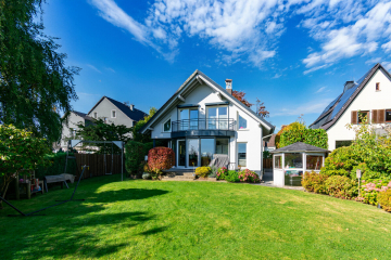 Modernes Weber-Fertighaus mit Blick. Komfort, Energietechnik A+ und großer Garten., 42653 Solingen / Gräfrath, Einfamilienhaus
