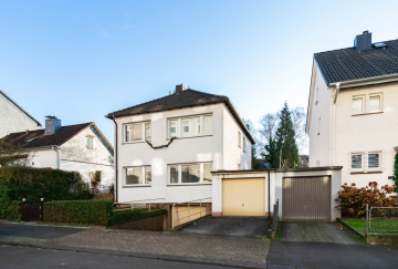 Viel Potenzial: Einfamilienhaus mit Sanierungsbedarf für kreative Eigennutzer, 42327 Wuppertal, Zweifamilienhaus