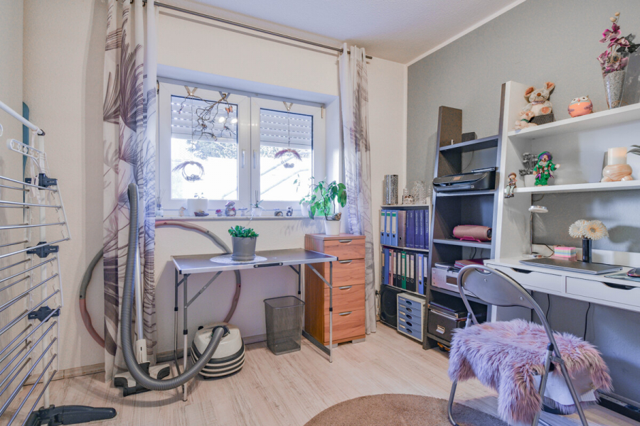 Kind/Büro/Gast - Drei-Zimmer-Wohnung mit Terrasse in zentraler Lage von Solingen-Ohligs – attraktiv vermietet