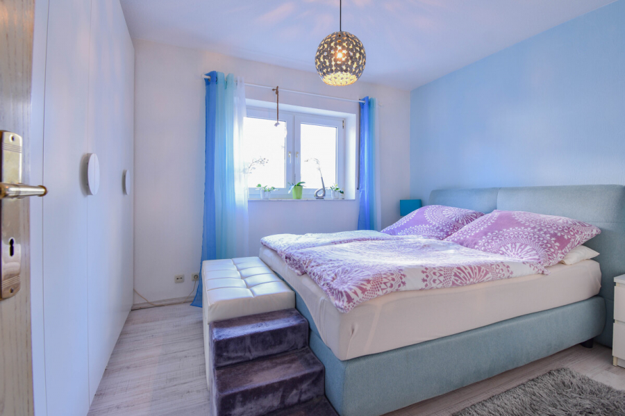 Schlafen - Drei-Zimmer-Wohnung mit Terrasse in zentraler Lage von Solingen-Ohligs – attraktiv vermietet