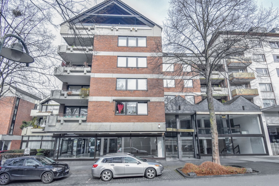 Außenansicht - Repräsentatives Büro mit großer Fensterfront, Split-Level und vielfältigen Nutzungsmöglichkeiten.