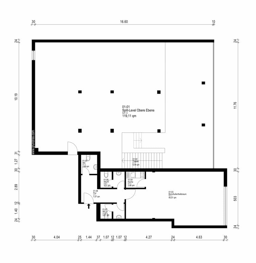 Obergeschoss - Repräsentatives Büro mit großer Fensterfront, Split-Level und vielfältigen Nutzungsmöglichkeiten.