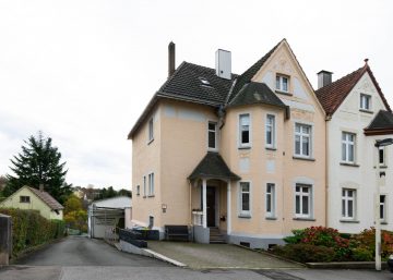 Gepflegtes Zwei-Familienhaus mit Gewerbe in Höhscheid., 42655 Solingen, Zweifamilienhaus
