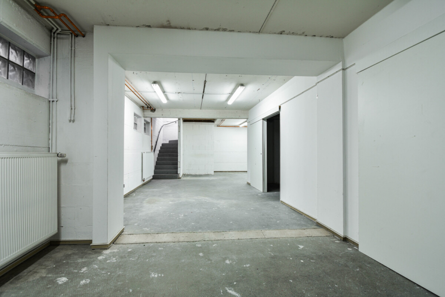 Aufgang_Lastenzug zum EG - Lager! Werkstatt! Praxis! Büro! Ladenlokal! Hier ist alles möglich. Zentral. Ca. 353m². Teilbar.