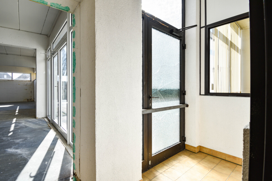 Bürobereich Eingang - Lager! Werkstatt! Praxis! Büro! Ladenlokal! Hier ist alles möglich. Zentral. Ca. 353m². Teilbar.