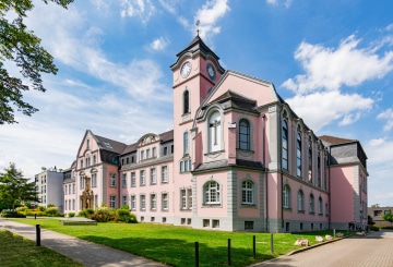 Modernes Wohnen im historischen Ensemble- Marianum – großzügig – mit außergewöhnlicher Architektur., 41464 Neuss, Etagenwohnung