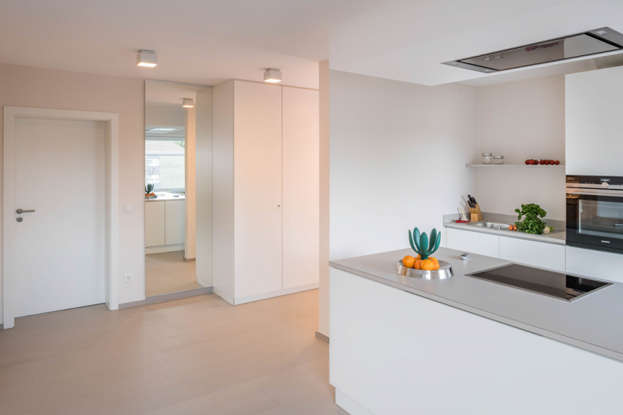 Blick in Eingangsbereich - Außergewöhnlich schöne und hochwertig ausgestattete 2-Zimmer-Wohnung mit 60m² im Herzen von Haan.