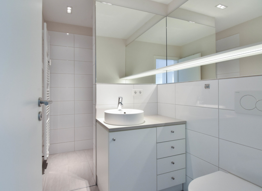 Badezimmer - Außergewöhnlich schöne und hochwertig ausgestattete 2-Zimmer-Wohnung mit 60m² im Herzen von Haan.