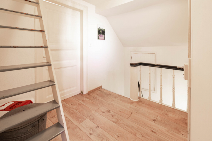 OG Diele - Charakter, Charme und Raum für Ideen – Einfamilienhaus mit Fachwerk-Seele