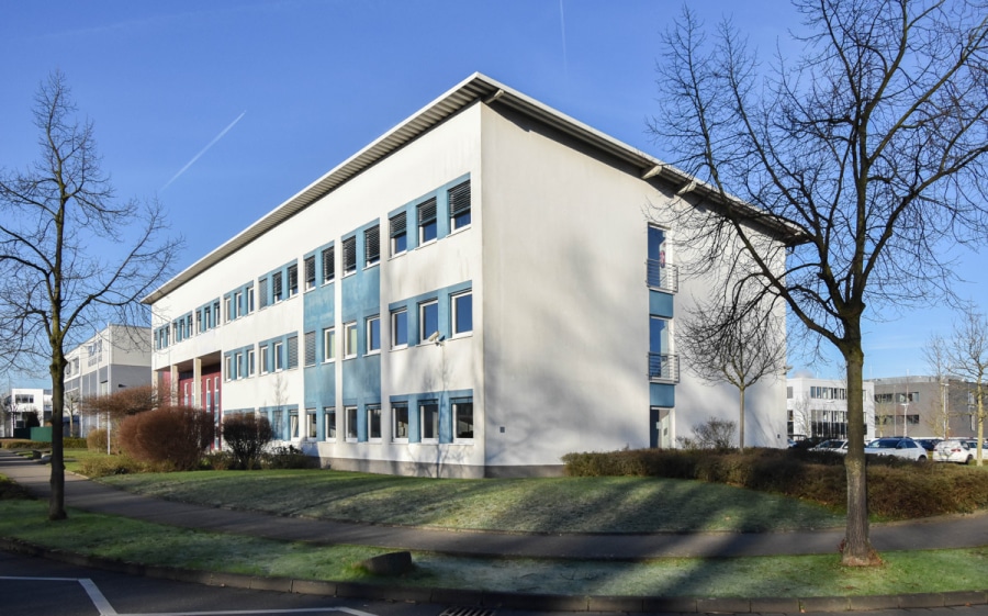 Vorderansicht 3 - Büroflächen im Erdgeschoss. 312m². Flexibel. Perfekte Anbindung in Leverkusen Manfort.
