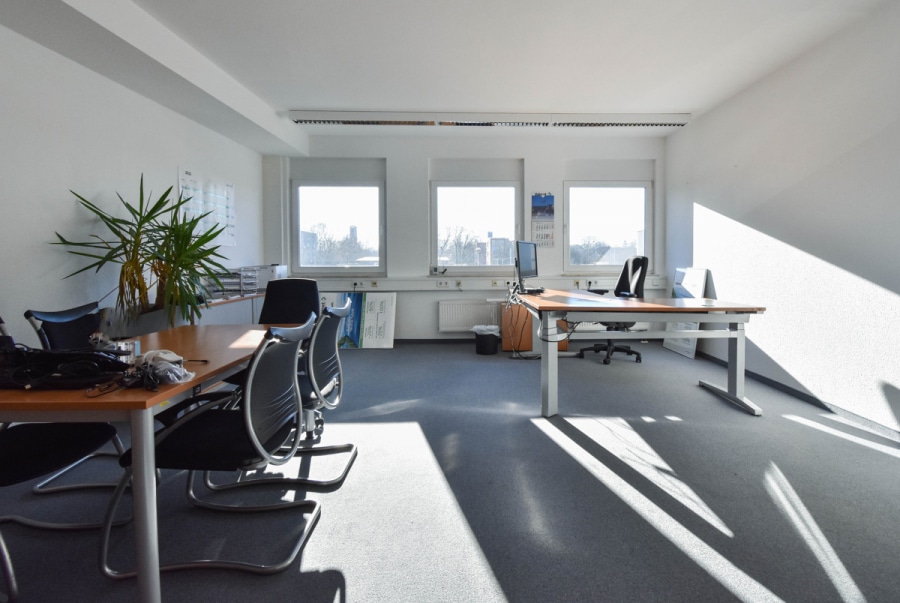 Bsp. Büro 2. OG 3 - Büroflächen im Erdgeschoss. 312m². Flexibel. Perfekte Anbindung in Leverkusen Manfort.