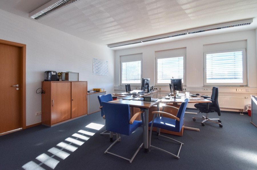 Bsp. Büro 2. OG 7 - Büroflächen im Erdgeschoss. 312m². Flexibel. Perfekte Anbindung in Leverkusen Manfort.