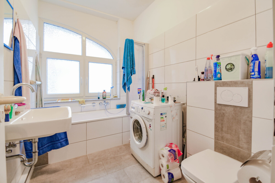 Bad - Solide Erdgeschossgewohnung. Zwei Zimmer. Solingen Mitte.