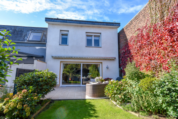 Rückzugsort mit Geschichte – Wohnen in einem kernsanierten Unikat für Paare und kleine Familien., 42699 Solingen, Einfamilienhaus