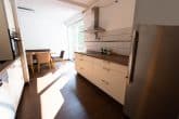 Ohligs. Drei-Zimmer-Souterrain-Wohnung mit Balkon, Stellplatz und Gartenanteil. - Küche