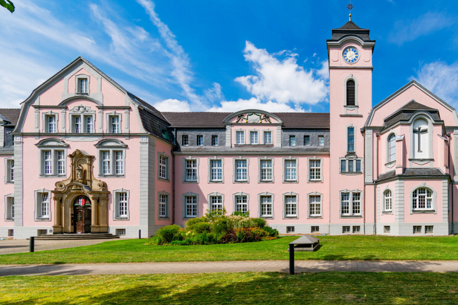 Frontansicht - Zur Kapitalanlage: Denkmalgeschützte Komfortwohnung im Collegium Marianum!