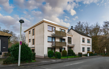 Aufderhöhe. 125m² Fläche. Charmante Wohnung mit vielseitigem Untergeschoss, Balkon und Garage., 42699 Solingen, Etagenwohnung