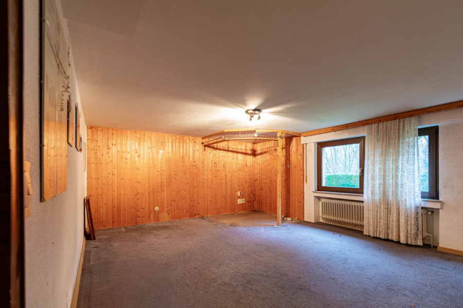 UG, Büro_Hobbyraum - Aufderhöhe. 125m² Fläche. Charmante Wohnung mit vielseitigem Untergeschoss, Balkon und Garage.