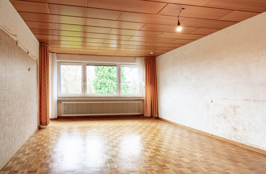 EG Eltern - Aufderhöhe. 125m² Fläche. Charmante Wohnung mit vielseitigem Untergeschoss, Balkon und Garage.