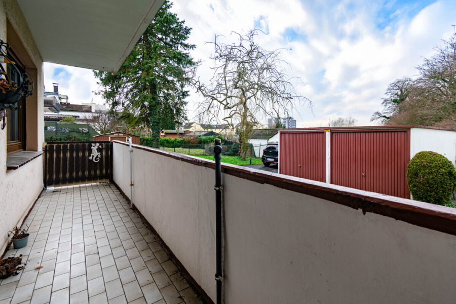 EG Balkon - Aufderhöhe. 125m² Fläche. Charmante Wohnung mit vielseitigem Untergeschoss, Balkon und Garage.