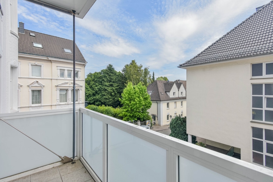 Helle Drei-Zimmerwohnung mit Balkon im 1. OG. Solingen Mitte. - Photo 2