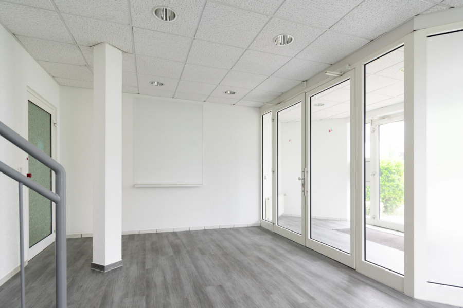Eingang innen - Ihr neues Büro mit 370m² im Düsseldorfer Süden! Perfekt gelegen, individuell gestaltbar, im 1.OG.
