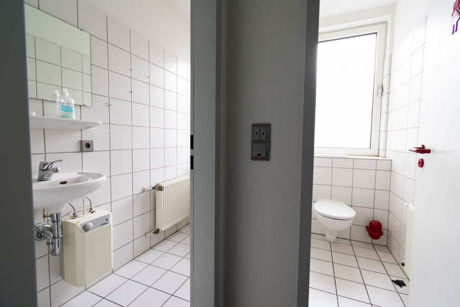 WC - Ihr neues Büro mit 370m² im Düsseldorfer Süden! Perfekt gelegen, individuell gestaltbar, im 1.OG.