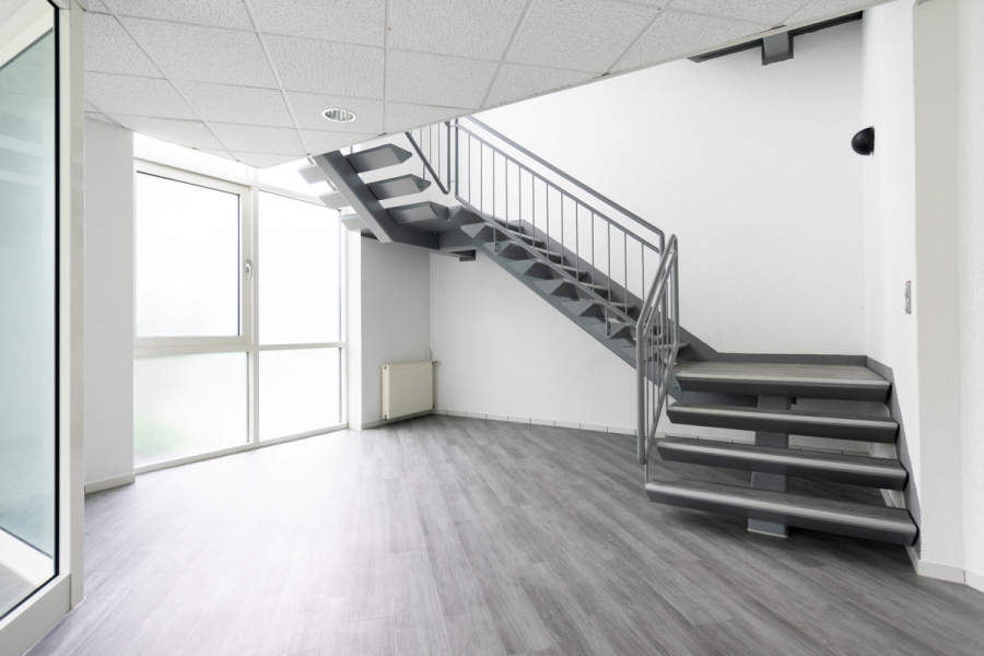 Eingang Treppe - Ihr neues Büro mit 370m² im Düsseldorfer Süden! Perfekt gelegen, individuell gestaltbar, im 1.OG.