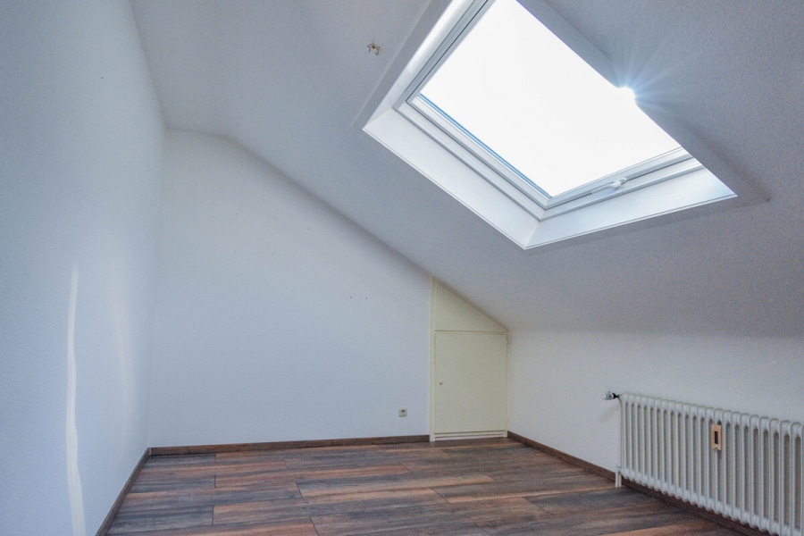 Schlafen - 2 Balkone mit Blick ins Grüne: Helle 3-Zimmer-Wohnung in Solingen-Höhscheid.