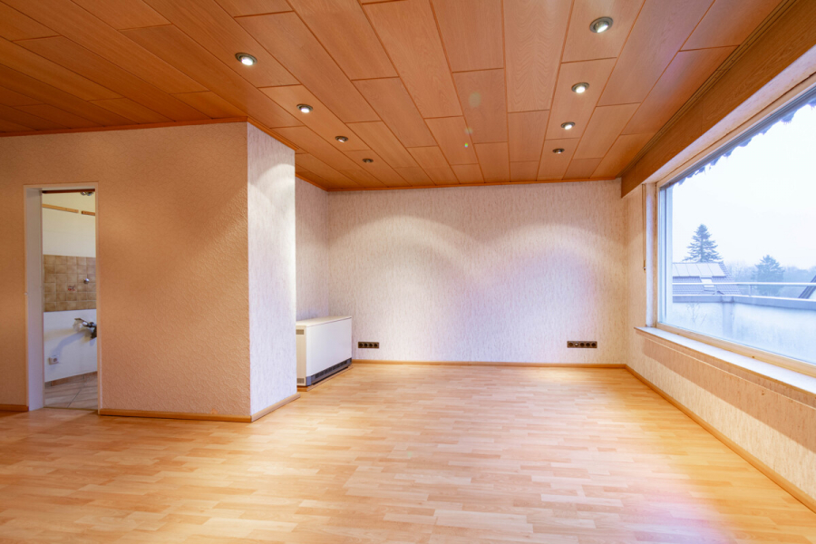 Wohnen/Essen - Attraktive Dachgeschosswohnung mit Balkon, Garage und vielseitigem Potenzial