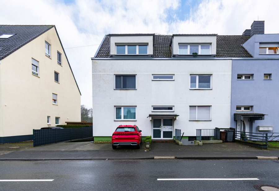 Titelbild - Attraktive Dachgeschosswohnung mit Balkon, Garage und vielseitigem Potenzial
