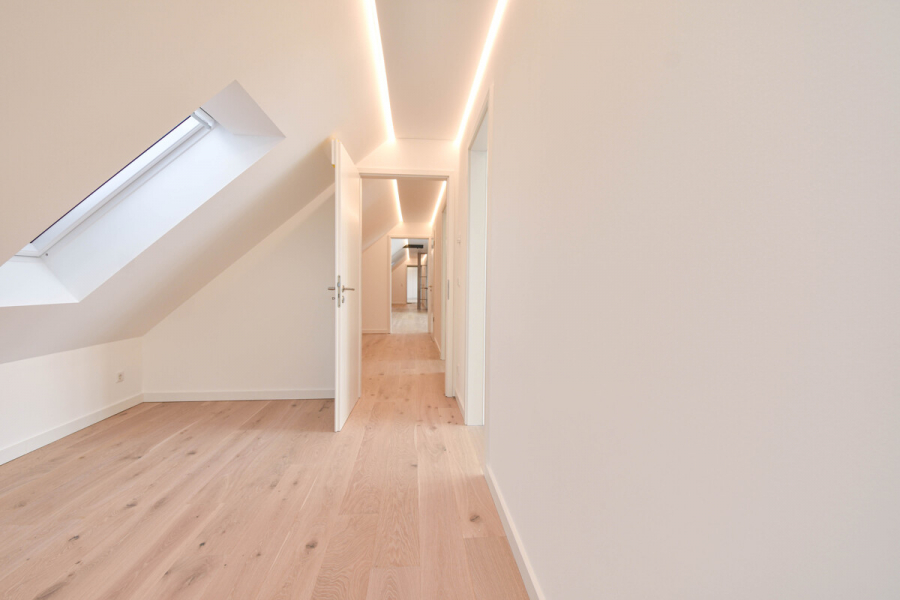 Blick Durchgang - Exklusive 212m² Penthousewohnung mit Weitblick über Ohligs