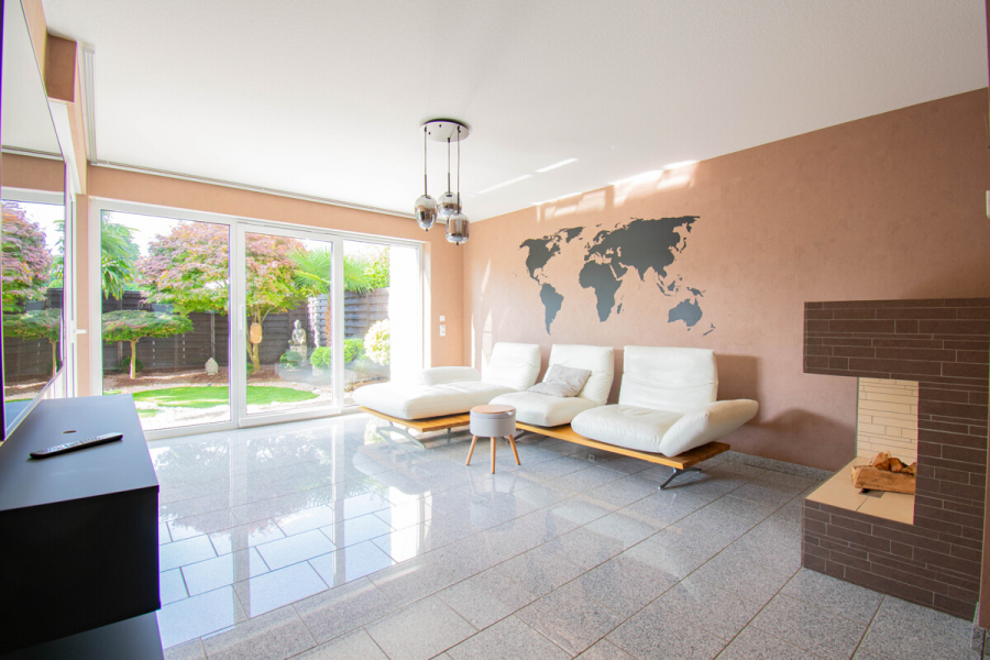 Wohnzimmer - Hilden. Barrierearm. Exklusive Gartenwohnung mit hochwertiger Ausstattung und Tiefgaragenstellplatz.