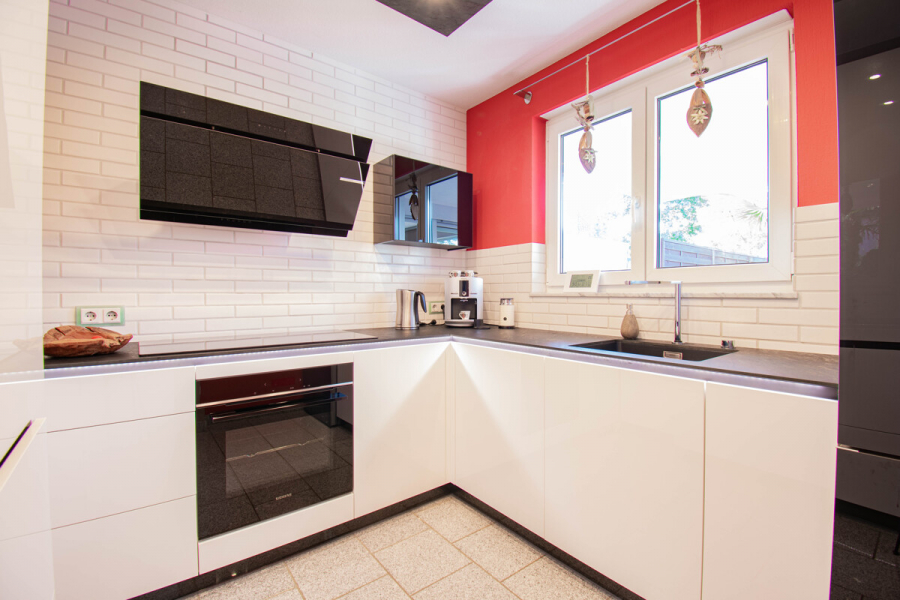 Küche - Hilden. Barrierearm. Exklusive Gartenwohnung mit hochwertiger Ausstattung und Tiefgaragenstellplatz.