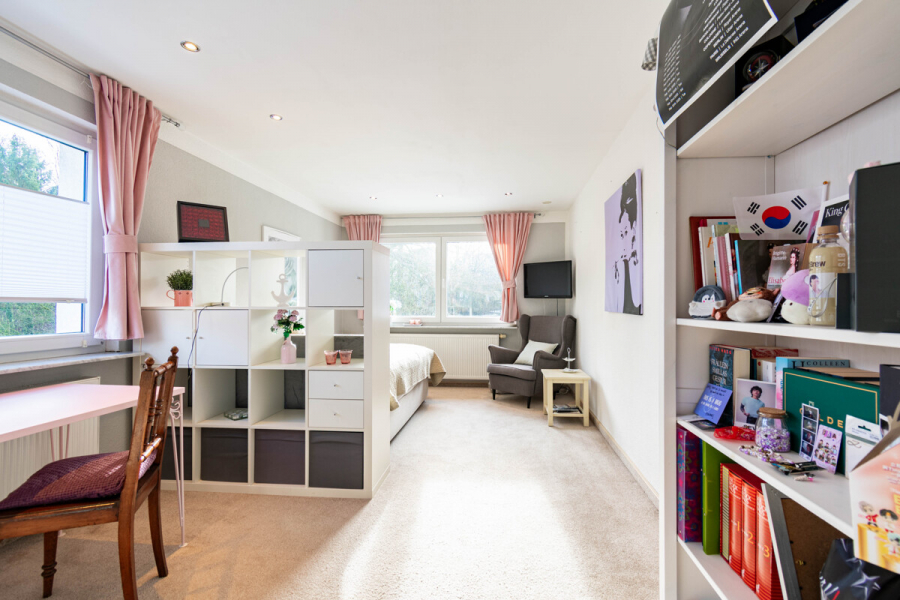 EG Zimmer 1 - Ungewöhnlich vielseitig: Großzügiges Einfamilienhaus mit Charme, Optionen und Perspektive